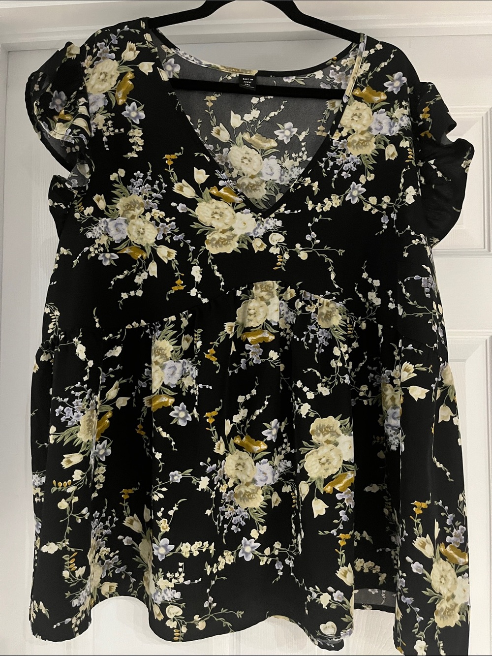 3/$15 Black Floral V-Neck Flutter Sleeve Women's Top